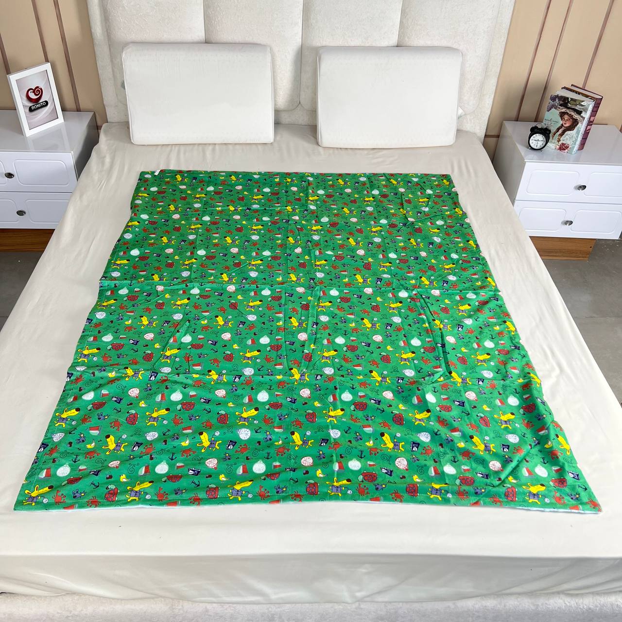 پتو کودک مخمل پشت حبابی کد5(هاپو زمینه سبز)